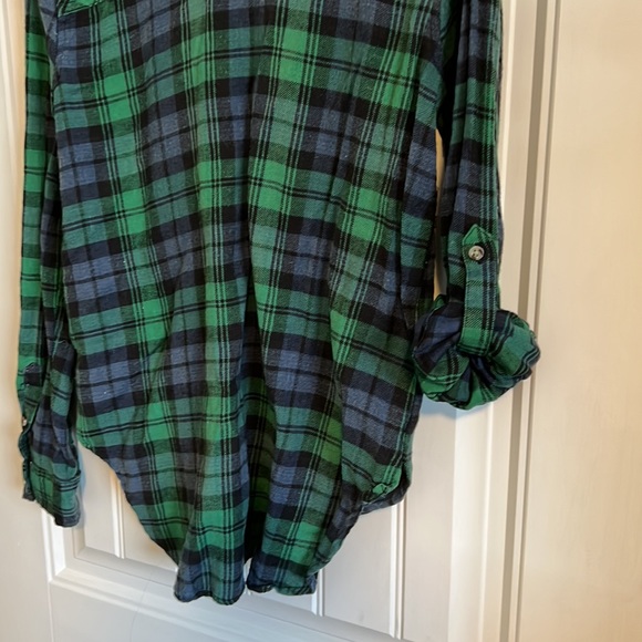 High Low Plaid Button Down (S) - Picture 5 of 5